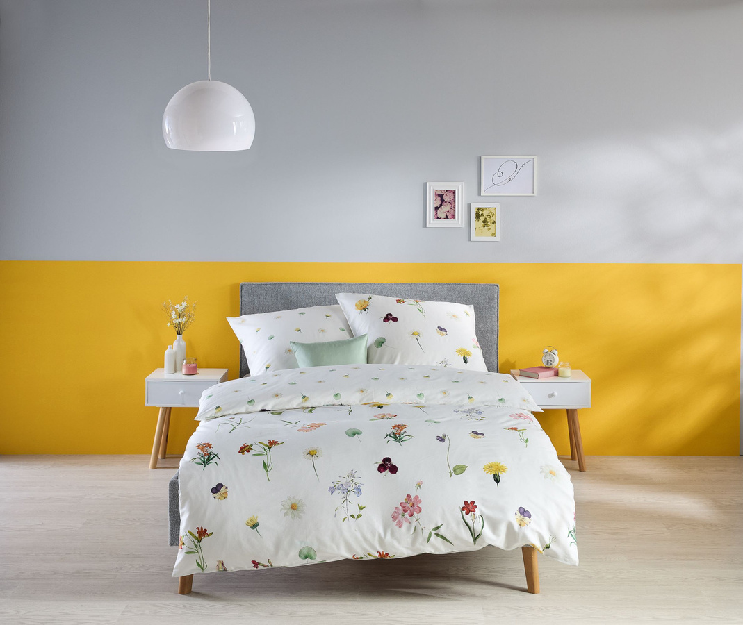 Fleuresse Mako-Satin Bettwäsche mit floralem Blüten- und Blättermuster, Wende-Design, Farbe: Weiß, B/H: 155 x 220 cm, Kissen: 80 x 80 cm - Bild 1