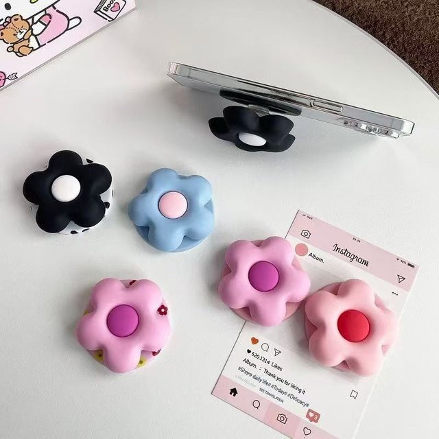 Magnetischer 3D-Blumen-Telefonständer in Schwarz für MagSafe und kabelloses Laden, kompatibel mit iPhone und Samsung Galaxy - Bild 1