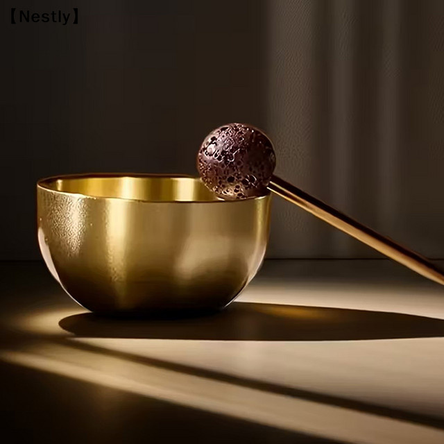 Nest Mini-Klangschale aus Metall in Gold für Meditation, Yoga und Chakra-Balance - Bild 1