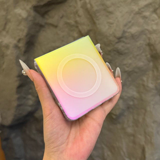 Magnetische MagSafe Handyhülle mit Regenbogen-Farbverlauf für Samsung Galaxy Z Flip 7, 6 und 5, Multicolour - Bild 1