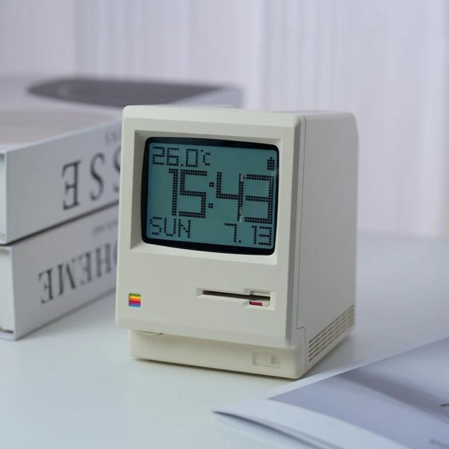 YANFU Retro Digitalwecker im geometrischen Design als Desktop Decor und Tastatur Zubehör - Bild 1