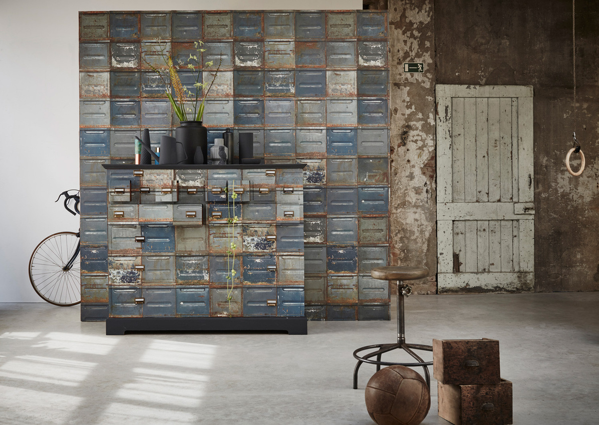 Studio Ditte Mural Wallpaper Container Dark in Blau, Grau und Multicolour mit geometrischem Industrial Design, Breite: 300 cm, Höhe: 291 cm - Bild 1