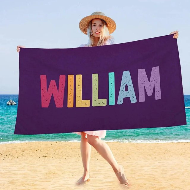 Personalisiertes Strandtuch von JMG Household Supplies in Lila, mit eigenem Namen oder Text gestaltbar, schnelltrocknendes Mikrofaser-Badetuch für Strand, Schwimmbad oder Fitnessstudio, B: 160 cm, H: 80 cm - Bild 1