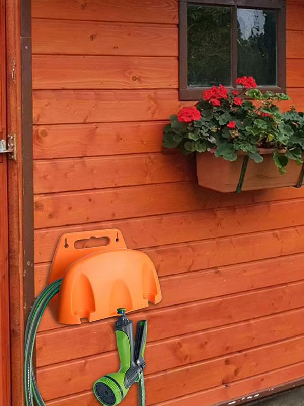 Robuster Gartenschlauchhalter zur Wandmontage in Schwarz und Orange - Bild 3