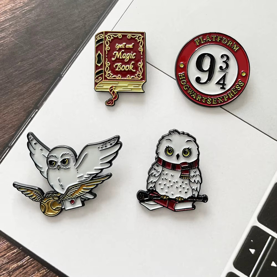 Bandai Pin-Set, 4-teilig, Eulen und Zauberbuch, Metallanstecker - Bild 4
