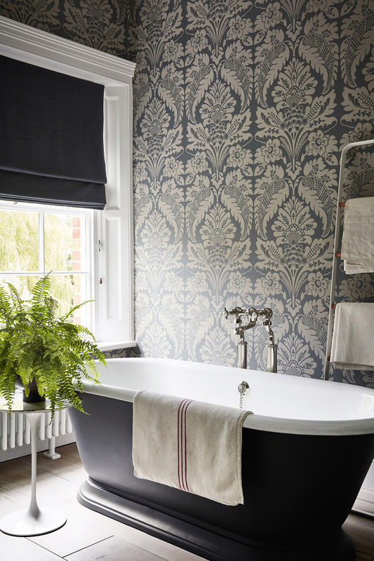 Little Greene Tapete Wilton Pad in Grau mit botanischem Floral-Design aus Vlies - Bild 3