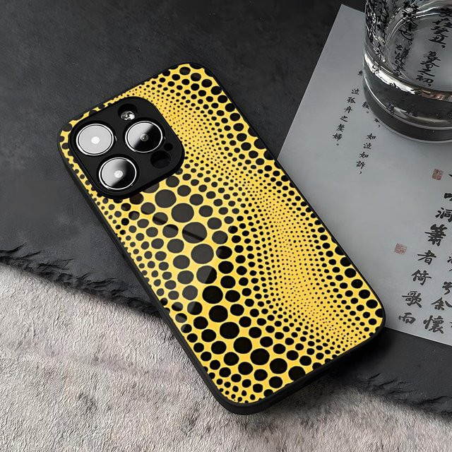 Rastar Handyhülle mit gehärtetem Glas im Yayoi Kusama Design für iPhone Modelle in Schwarz und Gelb - Bild 1