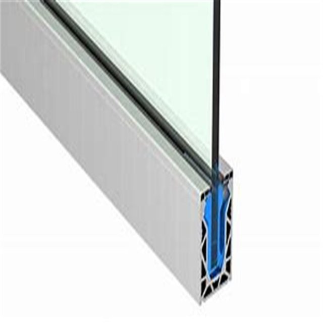 Rahmenloses Balkongeländer aus gehärtetem Glas mit Aluminium-Handlauf und U-Profil - Bild 1