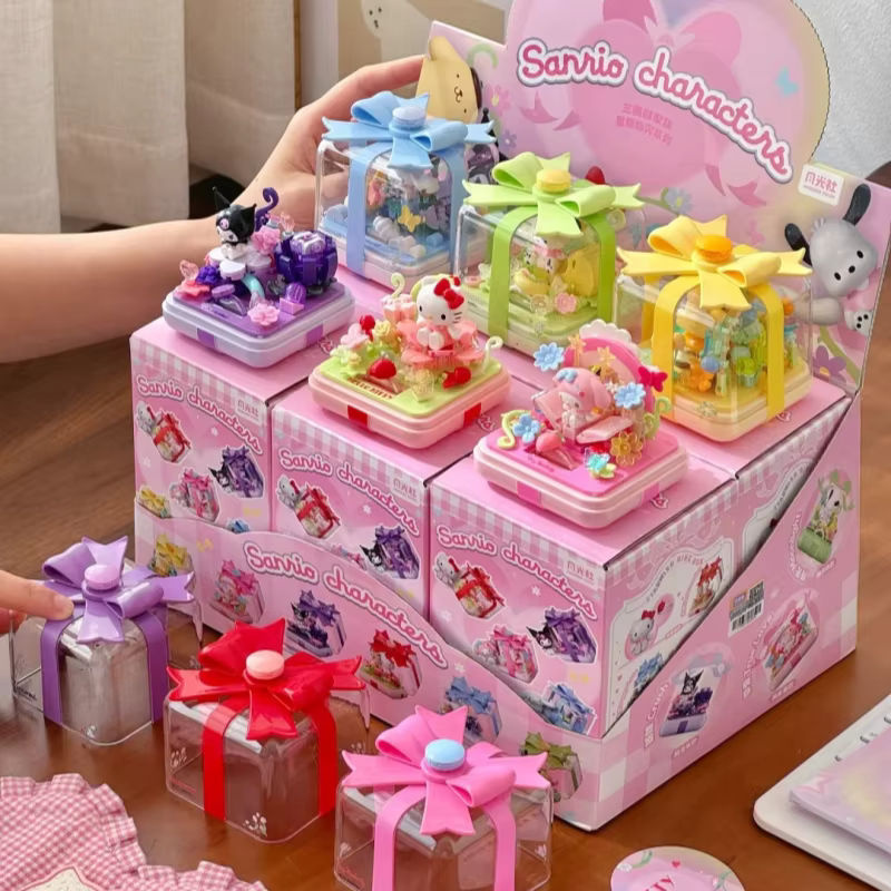 Sanrio Baustein Ring Box mit Hello Kitty, Kuromi und My Melody als dekoratives Spielzeug-Ornament aus Kunststoff, mehrfarbig - Bild 2