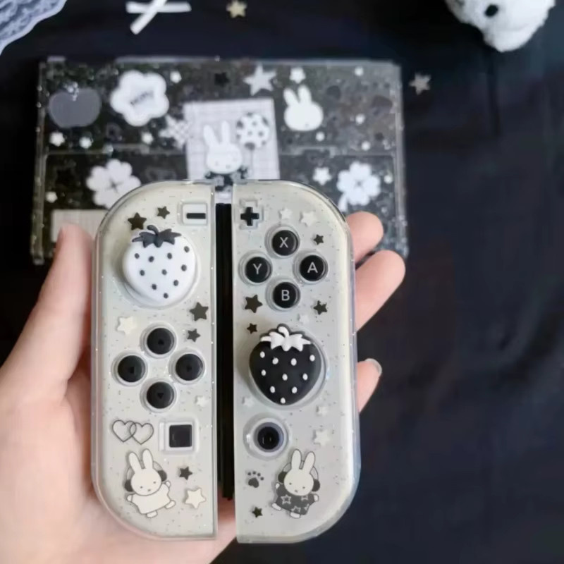 Miffy Co-Branded Nintendo Switch OLED und Switch Lite Schutzhülle mit Glitzer-Griffabdeckung in Transparent Schwarz Weiß - Bild 3