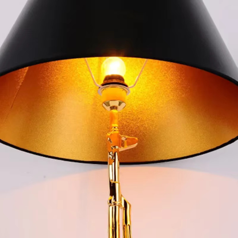 YongYing Lumin AK47 LED Stehlampe in Gold/Messing für Wohnzimmer und Schlafzimmer - Bild 2