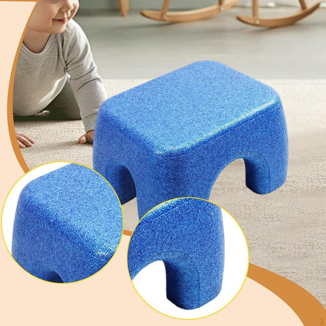Blauer Kinderhocker aus Schaumstoff mit abgerundeten Kanten als Mehrzweck-Fußhocker und Sitzstufe für den Kindergarten - Bild 1