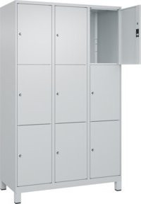 C+P Schließfachschrank Classic PLUS mit 3 Abteilen und Füßen, Farbe Lichtgrau, B/T/H: 120 x 50 x 195 cm - Bild 1