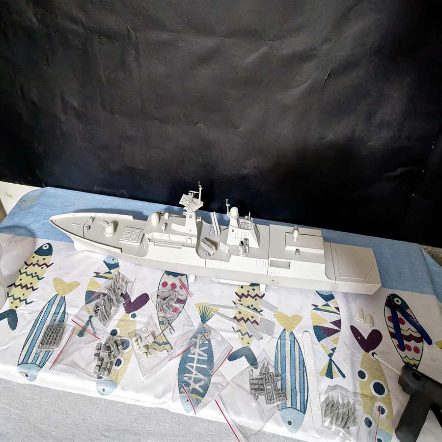 AT 99 MODEL Typ 054A Fregatte, ferngesteuertes Boot, 1:150, Modell Schiff - Bild 1