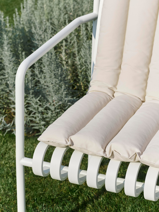HAY Palissade Soft Quilted Kissen für Dining Armchair in Anthrazit und Weiß - Bild 1