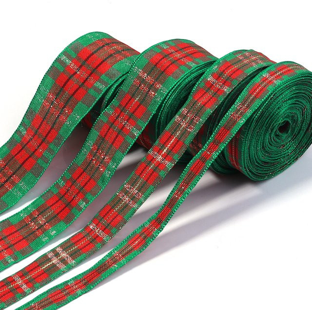 Klassisches kariertes Weihnachtsband aus Polyester in Rot und Grün für deine Geschenkverpackung und DIY-Handarbeiten - Bild 1