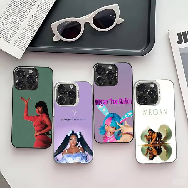 Stoßfeste Handyhülle im M-Megan Thee Stallion Rapper Design für iPhone Modelle in Silber - Bild 1