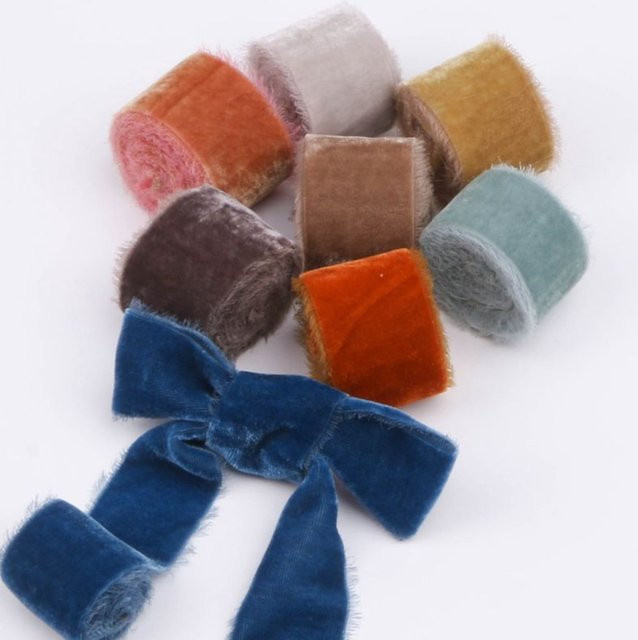 Samtband mit ausgefransten Kanten für Geschenkverpackungen und Weihnachtsdekoration, Länge: 1 m, Farben: Grün und Mehrfarbig - Bild 1