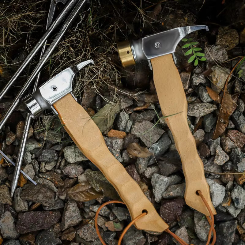 Leaftour Camping-Set mit Hammer aus Buchenholz und Zeltheringen aus Edelstahl und Messing in Braun, Gold und Silber - Bild 2