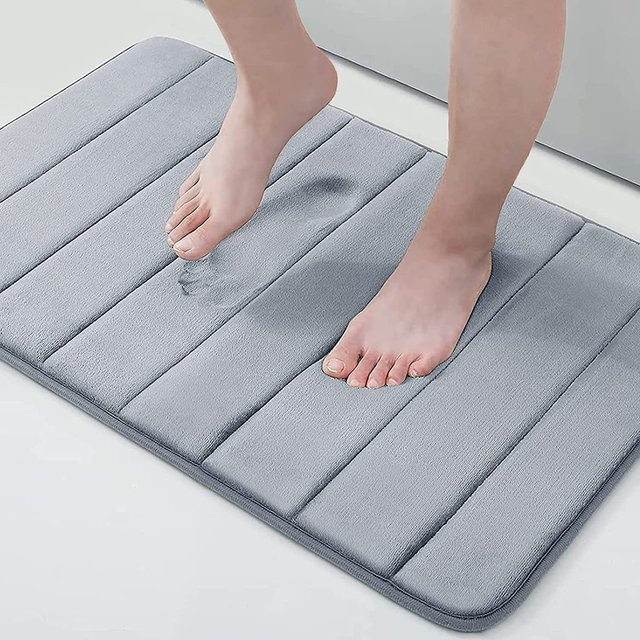 Love Home Garden Badezimmer Bodenmatte aus Memory-Schwamm mit Streifen-Design, rutschfest und wasserabsorbierend, B/T: 60 x 40 cm, Lichtgrau - Bild 1