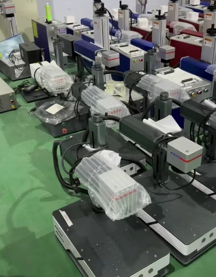 YOOCNC Faserlaserbeschriftungsmaschine mit Autofokus und MOPA M7 Technologie für Metall, Edelstahl, Gold und Silber mit Raycus Laserquellen (100W, 60W, 20W, 30W, 50W) - Bild 5