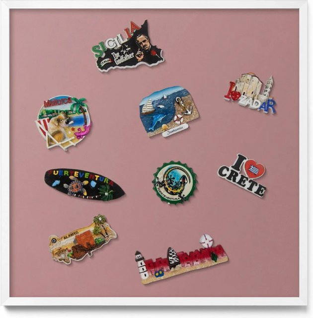Tulup Magnettafel für Reisesouvenirs aus Metall in Pastellrosa mit weißem Rahmen, B/H: 50 x 50 cm - Bild 1