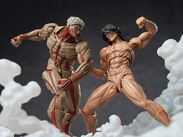 Revoltech Attack on Titan, Gepanzerter Koloss & Titanen-Mädchen, Actionfiguren, Set - Bild 1