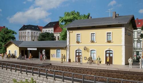 Auhagen Bahnhof Plottenstein Modell im Maßstab H0