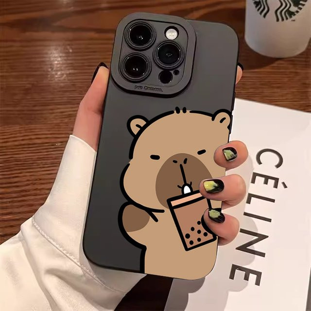 Schutzhülle mit Cartoon Capybara Design für Xiaomi Poco F7 F6 X7 X6 X5 M6 Pro F5 Mi 11 Lite 5G 15T 14T 13T 12T in Schwarz mit Frosted Angel Eye Effekt - Bild 1