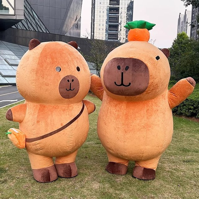 NewYeeca Capybara Maskottchen Kostüm, aufblasbare Cartoon Tier Puppe, 2,6 m - Bild 1