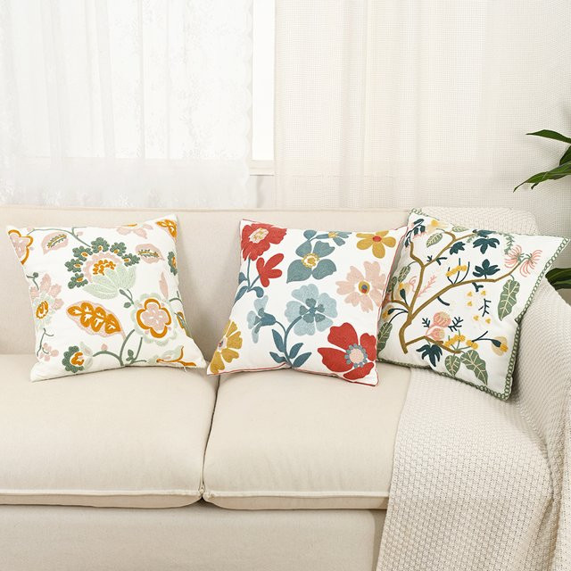 BUYNOW Kissenbezug mit Blumenstickerei in Rot im nordischen Stil für Sofa und Wohnzimmer - Bild 1
