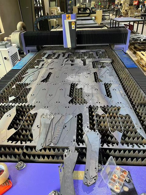 ACCTEK CNC-Faserlaserschneidemaschine mit 3000 W zum Schneiden von Metallstahlblechplatten - Bild 1