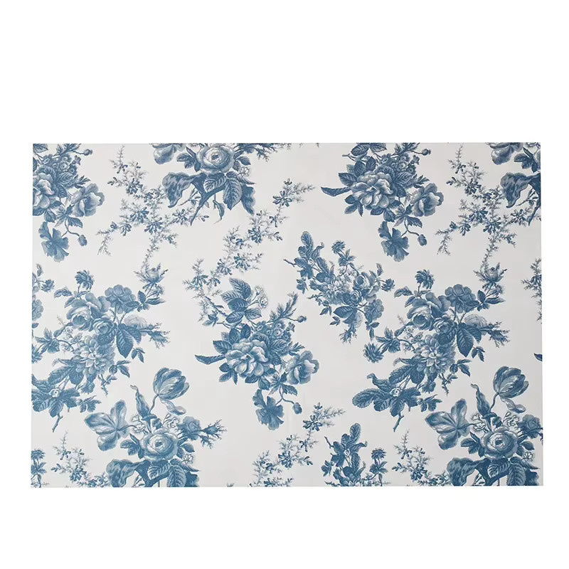 Premium Geschenkpapier mit blau-weißem Pfingstrosenmuster von Schneepernenpapier - Bild 2