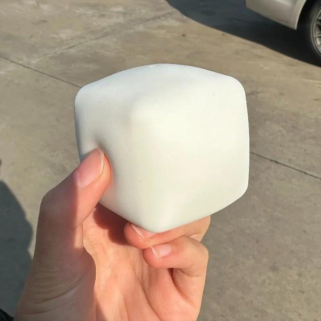 Squishy Milchweiß Tofu Quetschspielzeug, Sensorisches Stressabbau Fidget Spielzeug, Teigkugel - Bild 1