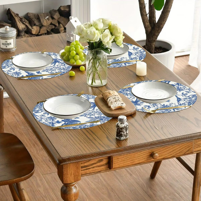 VIKAMA 4er Set Tischsets mit floralem Design in Blau im skandinavischen Stil - Bild 1