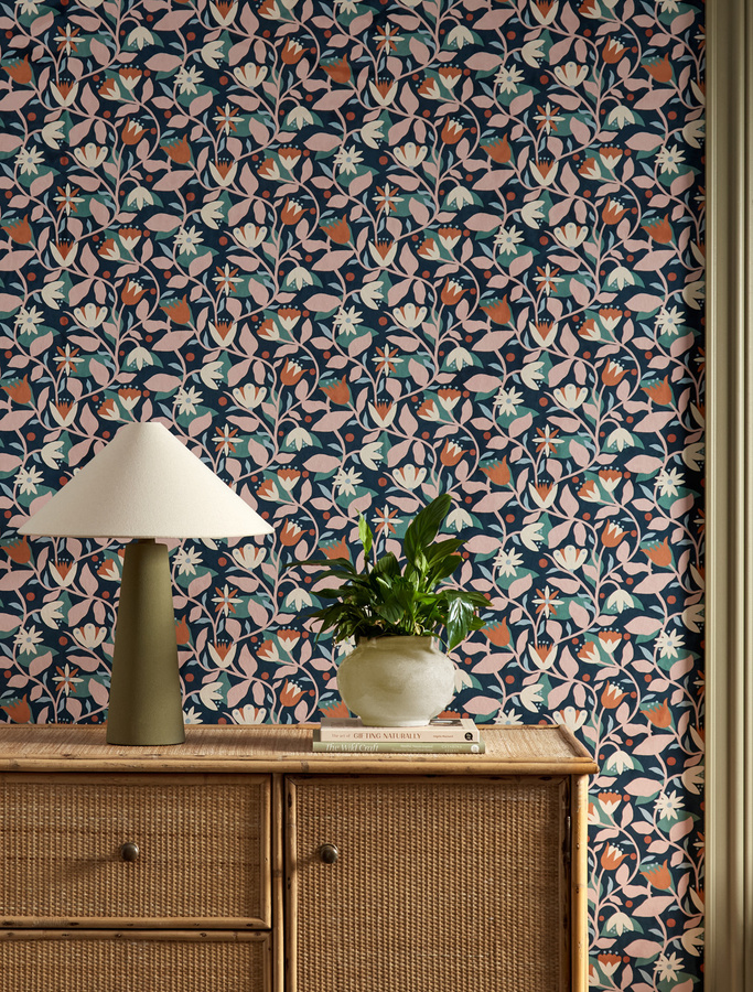 Scion Tapete Dancing Daisies Midnight in Mehrfarbig mit floralem Botanical-Design - Bild 1