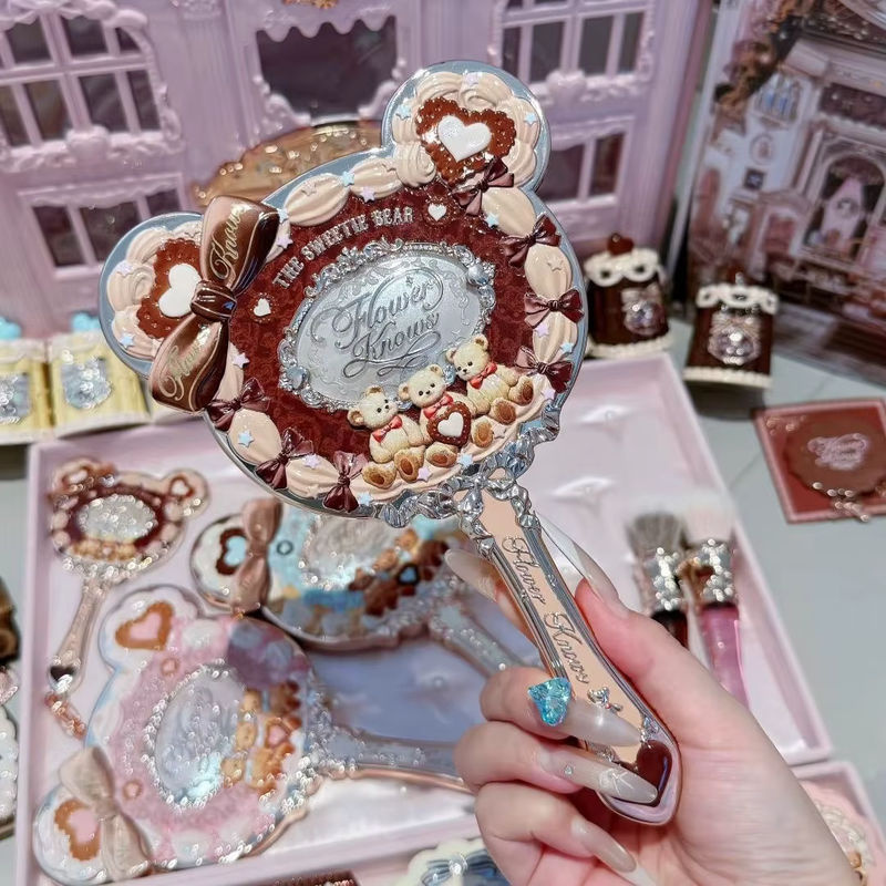 BLUME KNOWS Sweetie Bear Collection Make-up-Handspiegel aus Kunststoff in Mehrfarbig - Bild 3