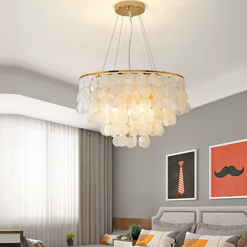 Moderner Muschel-Kronleuchter von HomeLover aus Metall und Glas in Gold, Chrom und Weiß - Bild 2