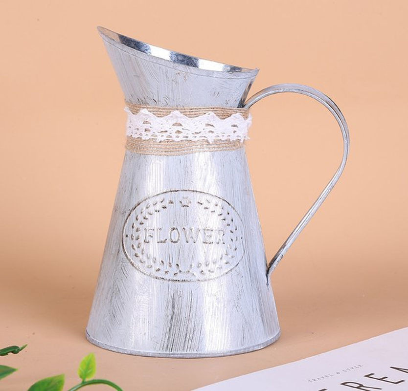 Vintage Metall-Blumenvase in Silber für Schnittblumen im Retro-Design - Bild 1