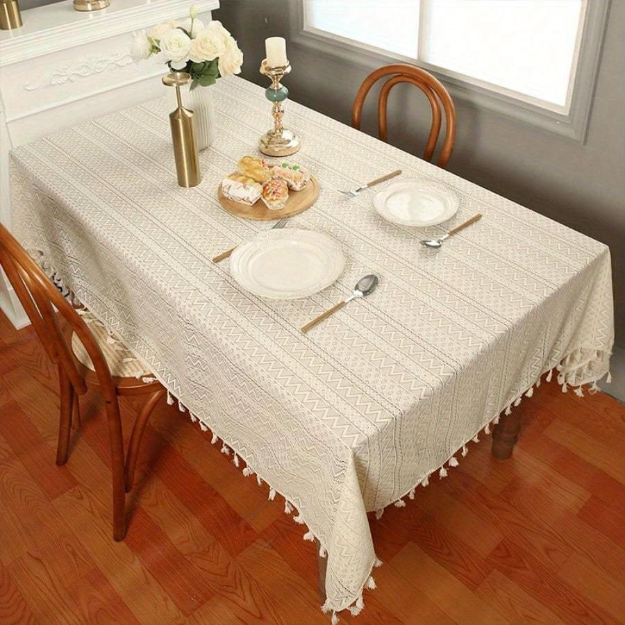LChome Tischläufer aus Polyester mit französischem Poinsettia-Spitzenmuster, rechteckig, beige, Breite: 140 cm - Bild 3