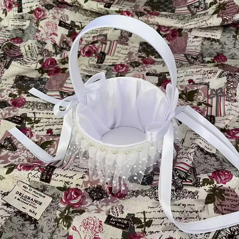 Weißer Blumenkorb aus Textil für Blumenmädchen und Hochzeiten - Bild 2