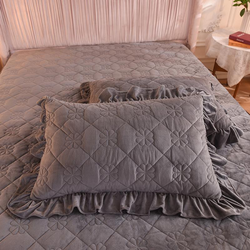 Yiran Furniture Winterbettbezug aus Samt mit Rüschen und Karomuster in Hellbraun, B/B: 250 x 270 cm - Bild 1