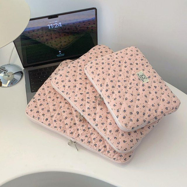Gesteppte Laptoptasche mit Blumenmuster für 11-15 Zoll Tablets und Notebooks in Rosa von ElectroCN - Bild 1