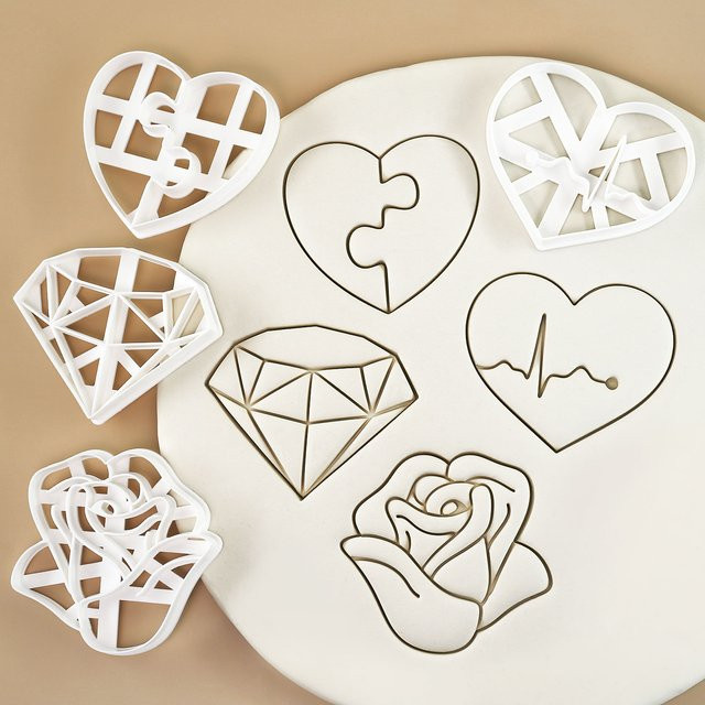 4-teiliges Set herzförmige Ausstecher in Weiß aus Kunststoff für Valentinstag und Hochzeit - Bild 1
