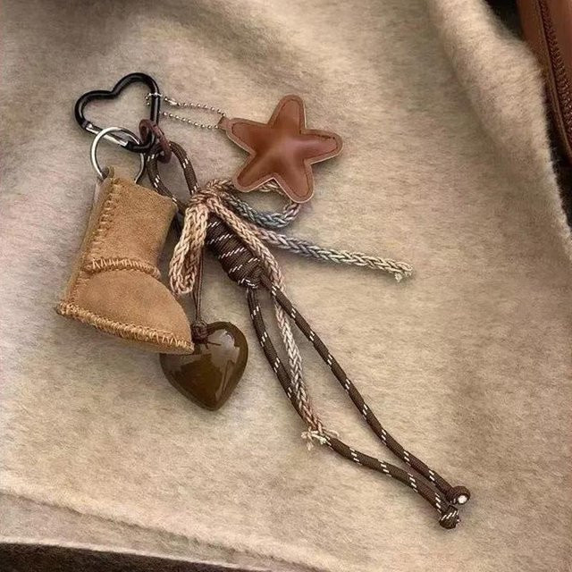 Taschenanhänger Rd lala, Schneestiefel, Kette - Bild 1