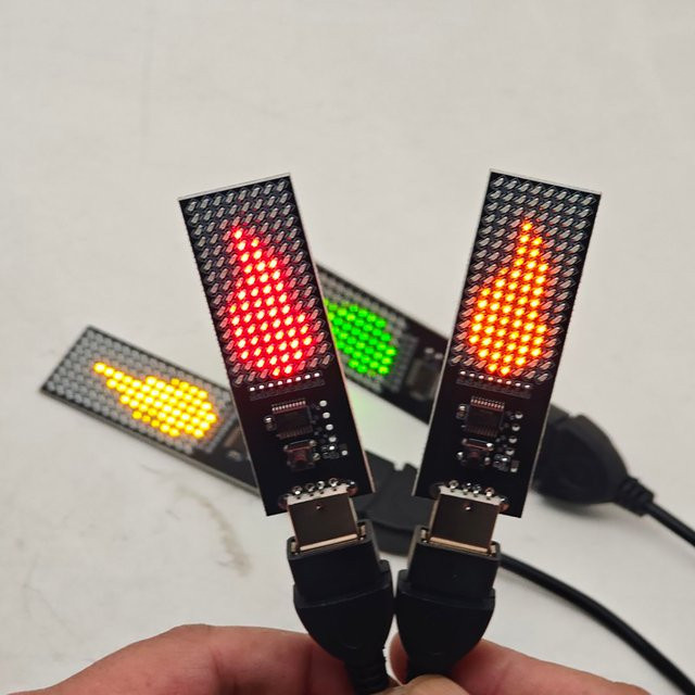 DYKBmetered Cyber-Kerze mit LED-Matrix-Flamme, USB-betrieben, mit Sanduhr-Timer und animierten Effekten, Tischdeko in Schwarz und Rot - Bild 1
