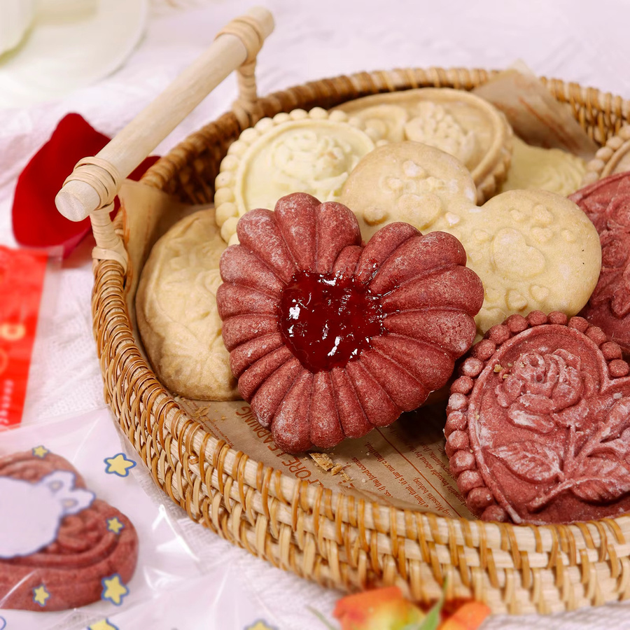 Cippes Keksformen aus Buchenholz mit Herzmustern in Braun zum Ausstechen von Keksen, Fondant und Kuchen - Bild 2