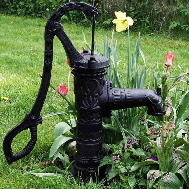 TRUTZHOLM Antik Schwengelpumpe aus Gusseisen in Schwarz für den Garten - Bild 1