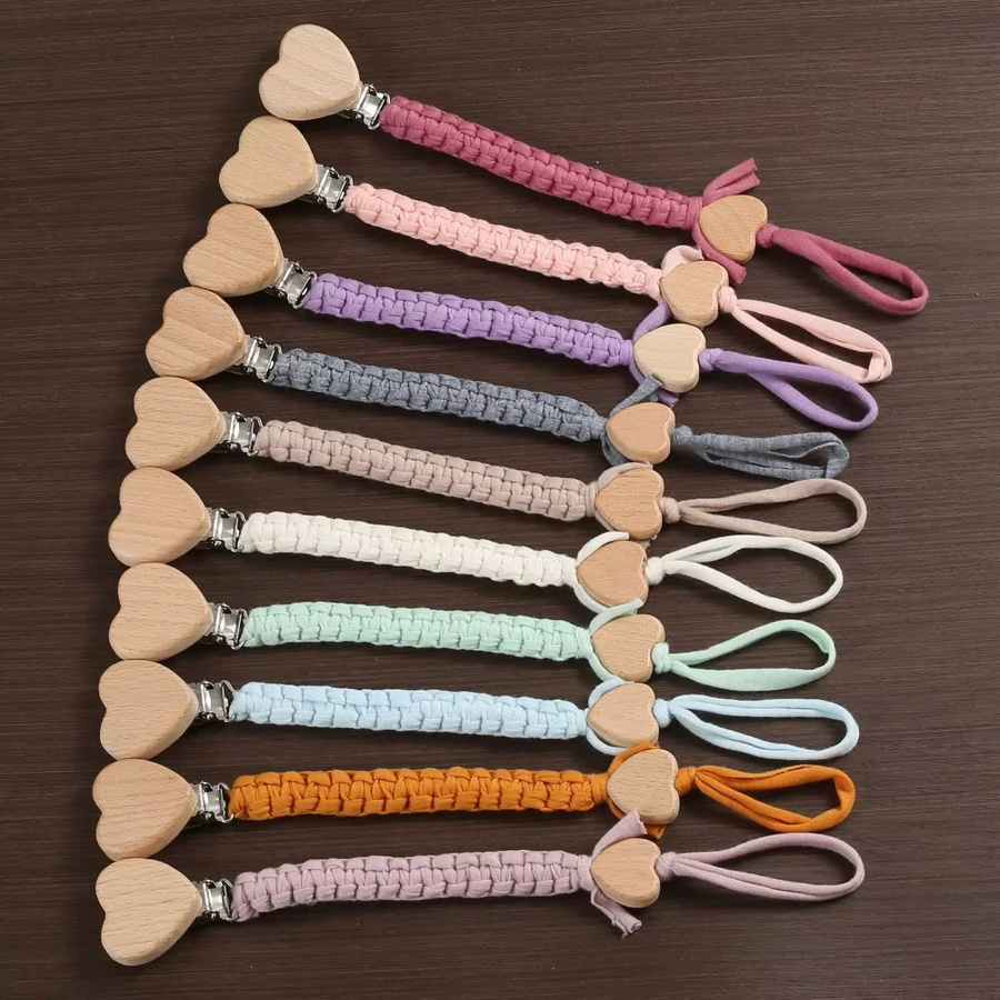 Schnuller Kette aus Buche Holz mit Herz Anhänger und Beißring in Multicolour für Baby Zubehör - Bild 2