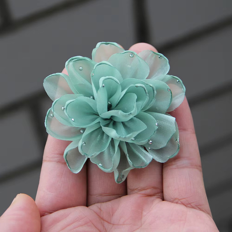 10 Stück weiße 3D Chiffon-Blumen mit verbrannten Kanten als DIY Nähapplikationen, Durchmesser: 6 cm - Bild 2